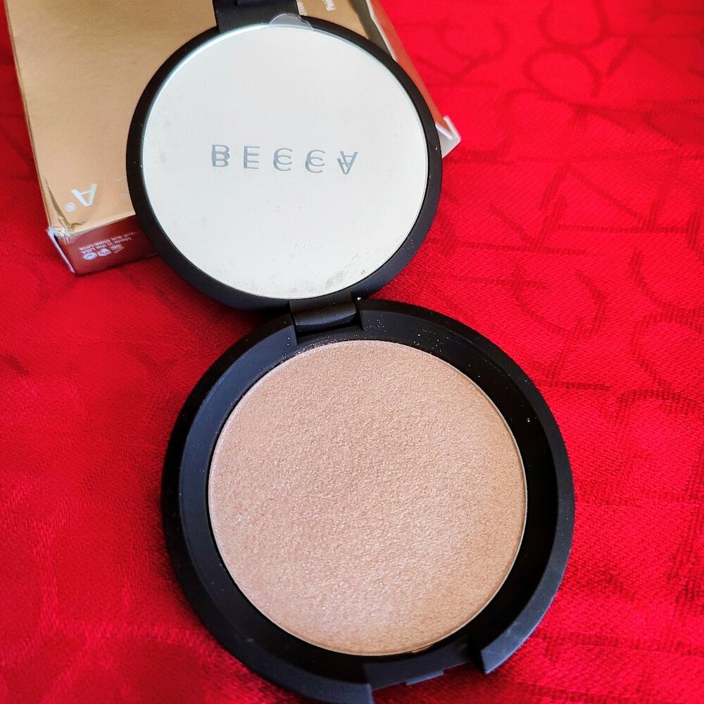 New Becca Shimmering Skin perfector pressed